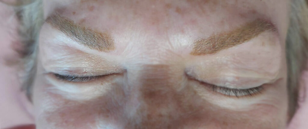 Microblading combo eyebrows

-----